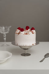 Berry nutty cake