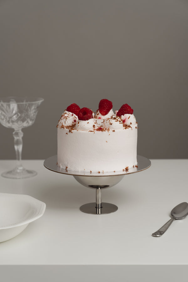 Berry nutty cake