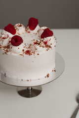 Berry nutty cake