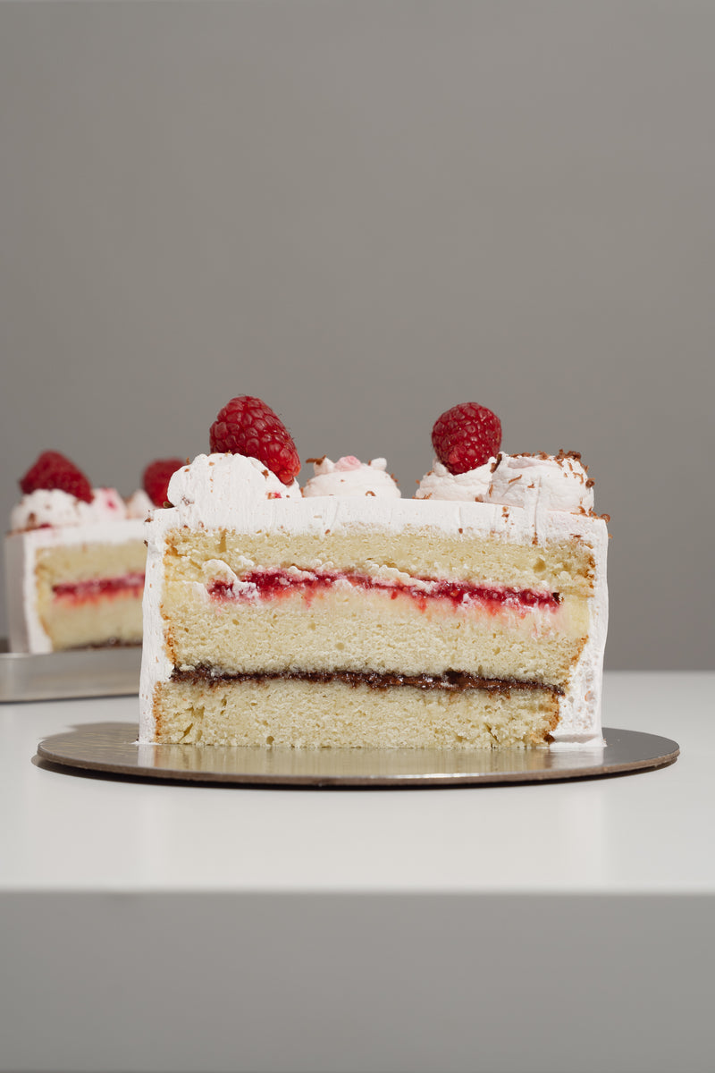 Berry nutty cake